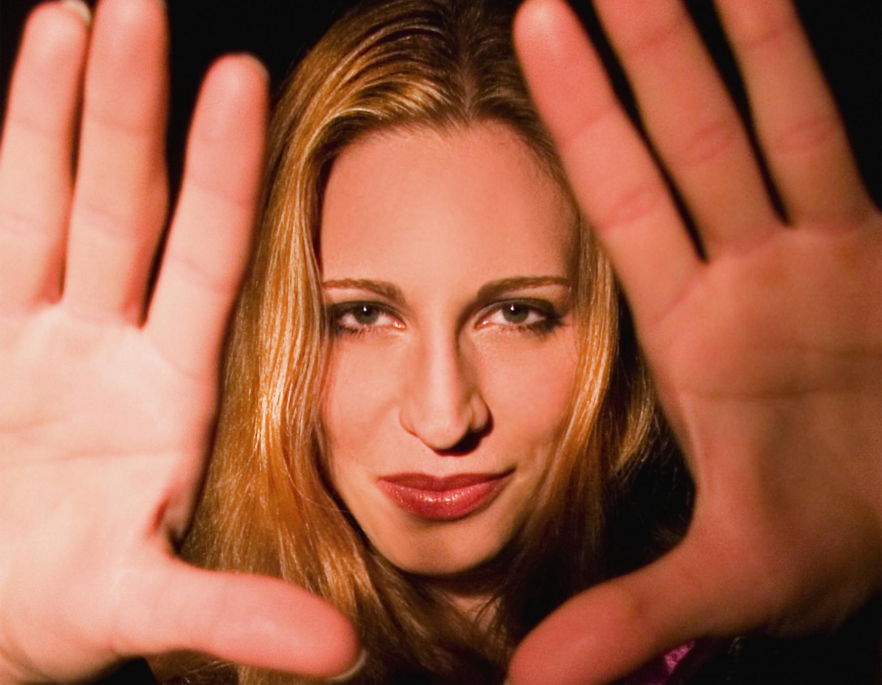 Copertina per La cantante americana Tori Sparks a Cormons, viaggio tra roots music e flamenco