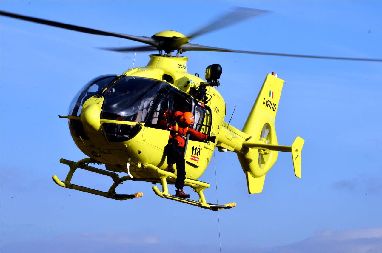 Auto contro bici sul cavalcavia di San Pier, grave ciclista