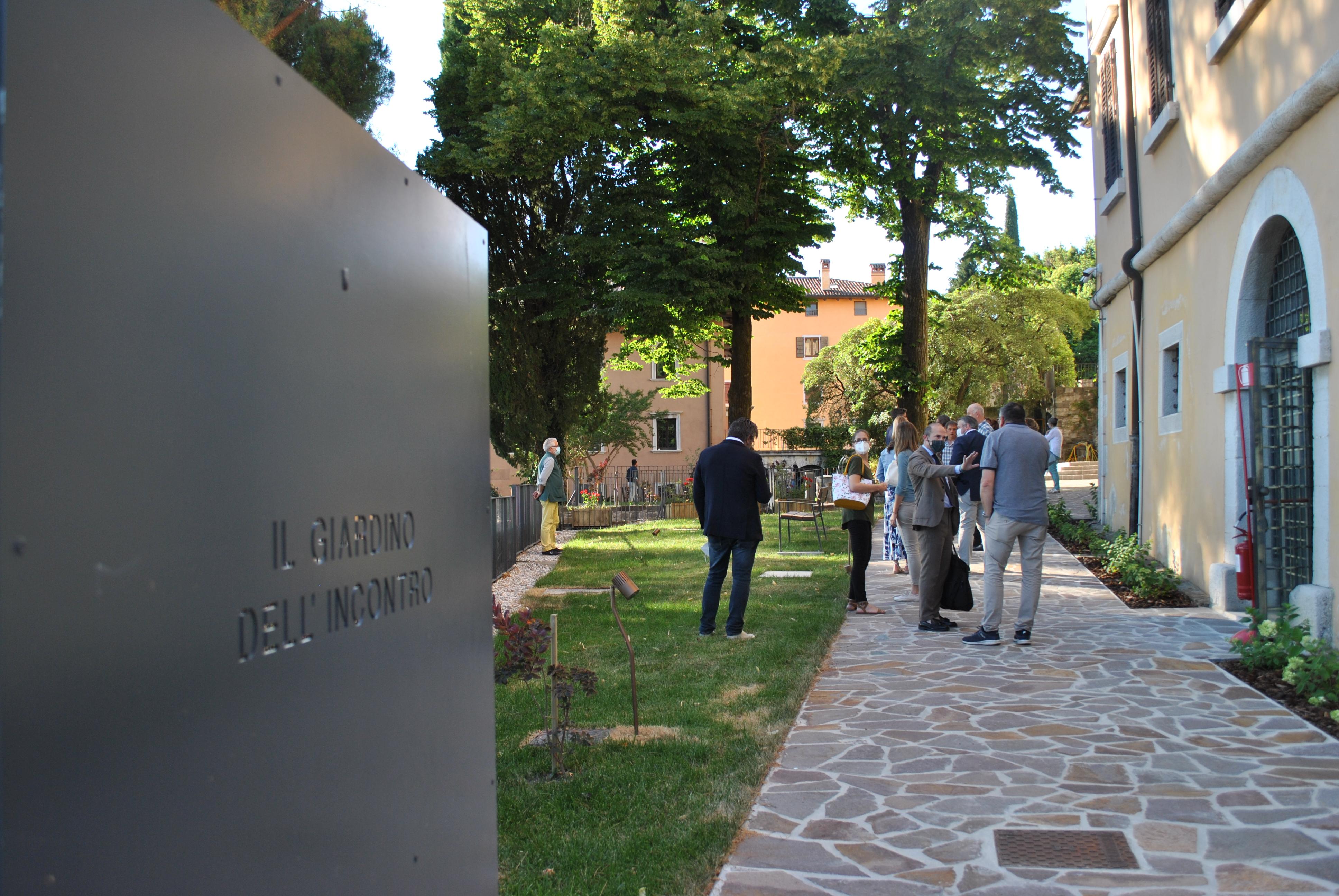 Immagine per Un angolo verde in castello, rinasce il giardino di Gorizia nel segno di Mattarella e Pahor