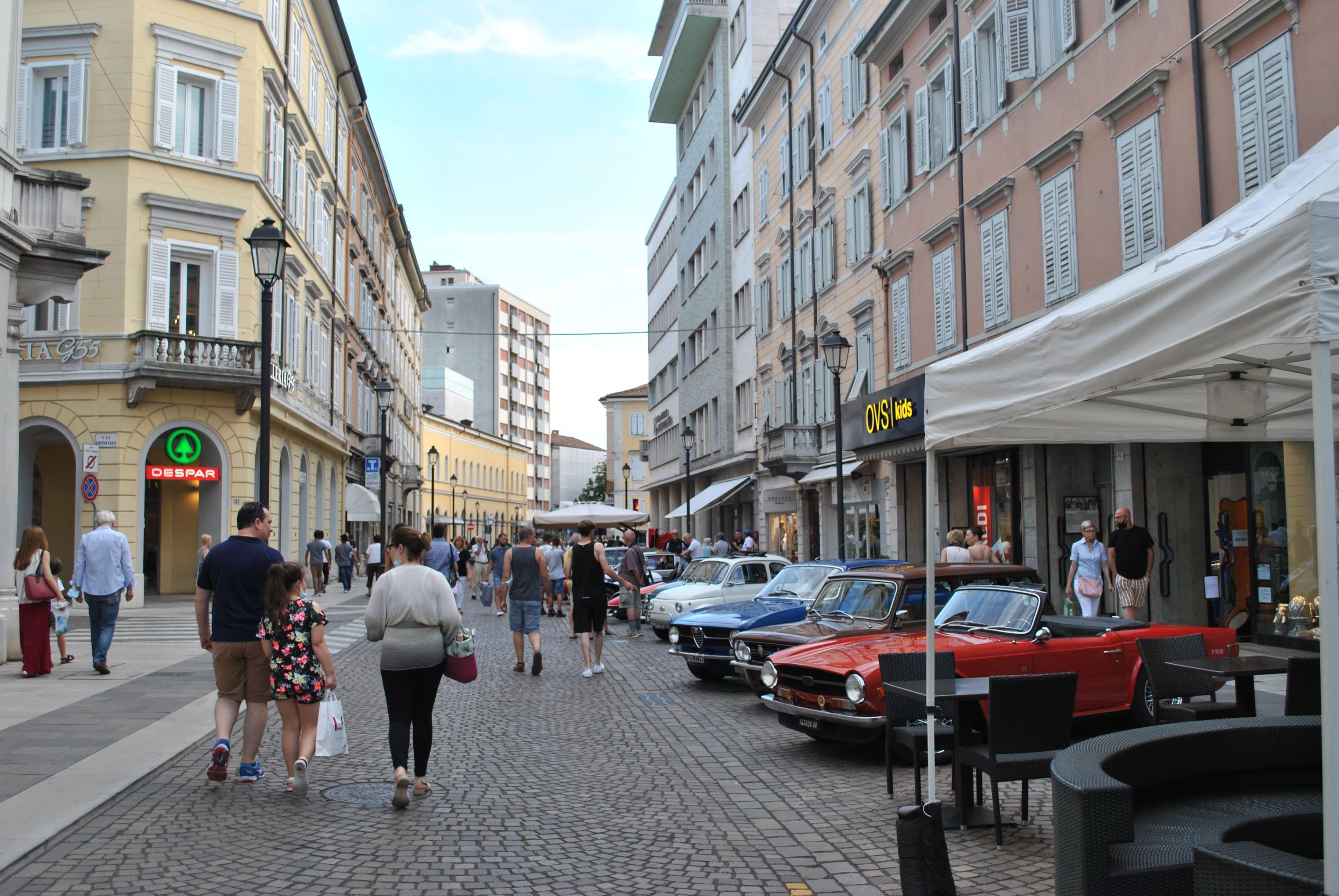 Immagine per Partono bene i saldi a Gorizia, maghi e auto d'epoca in centro ma manca la notte bianca