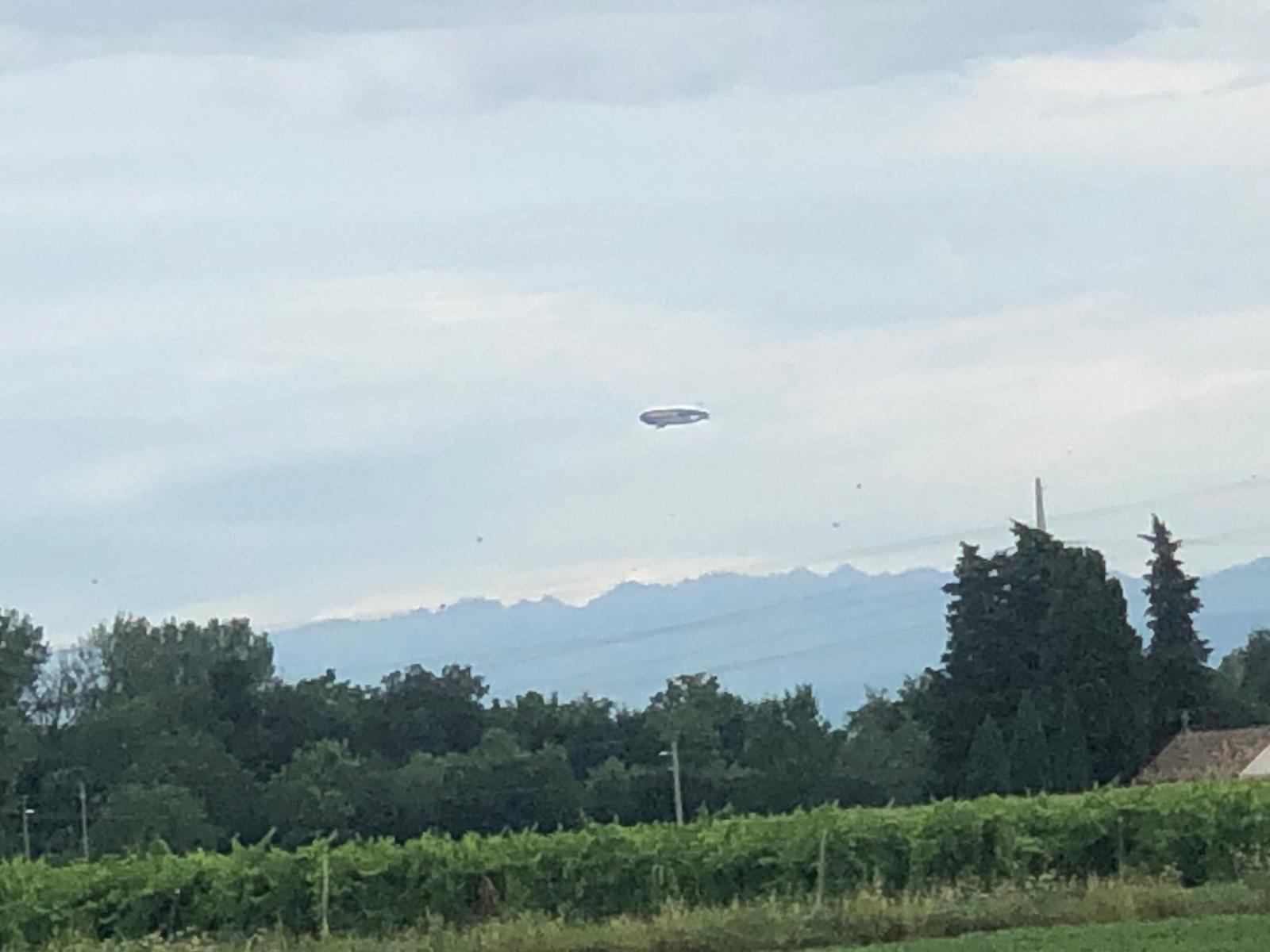 Copertina per Sorpresa nei cieli di Gorizia, il dirigibile Goodyear tocca l'aeroporto Duca d'Aosta