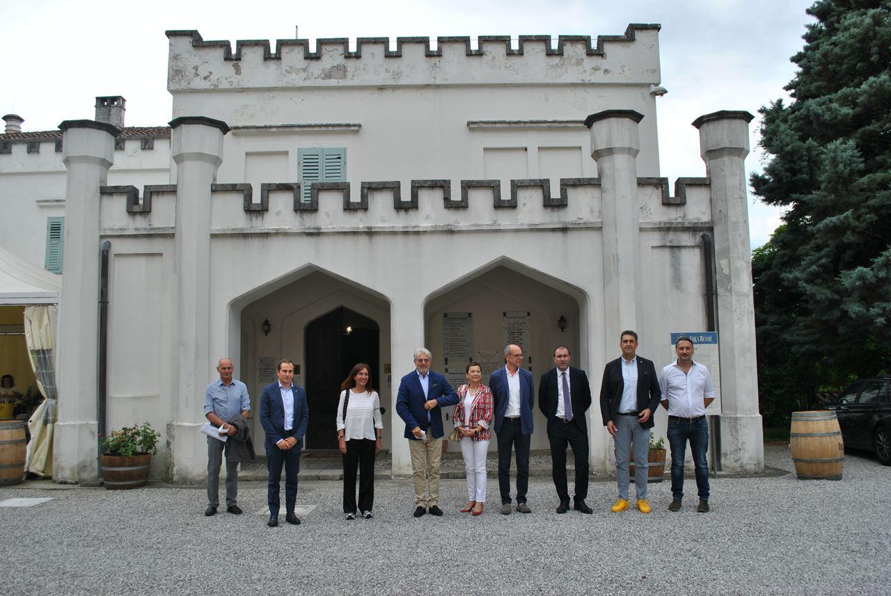 Copertina per Fondazione Villa Russiz fuori dai guai dopo anni turbolenti, rilancio su vino e sociale