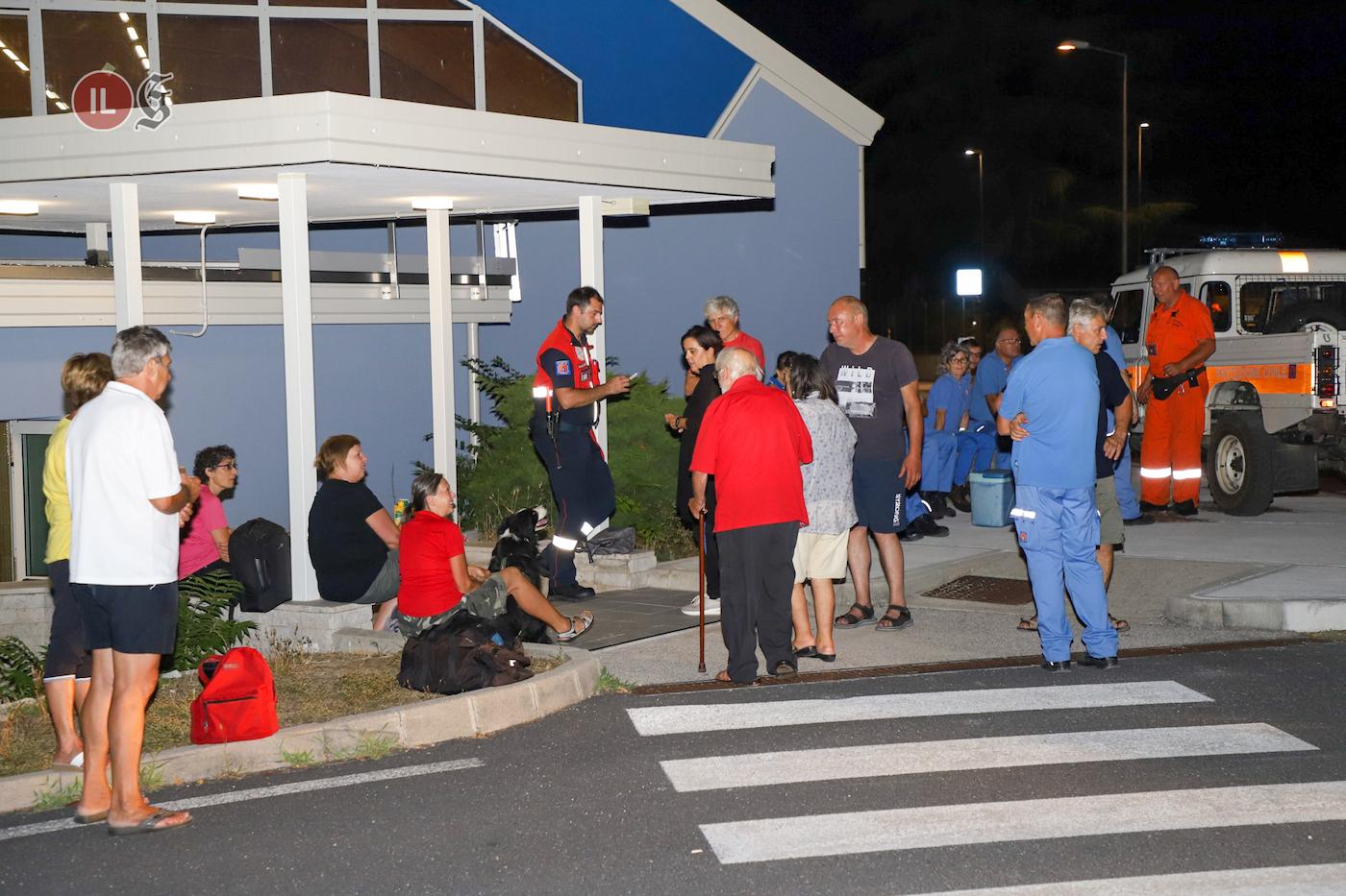 Immagine per Il pericolo incendio su Savogna, 300 sfollati nella notte