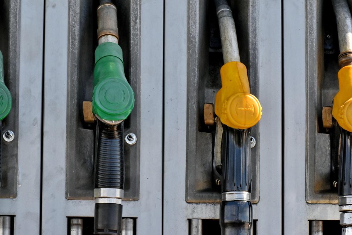 Copertina per Carburante in Slovenia, Lubiana congela i prezzi alle pompe per due settimane