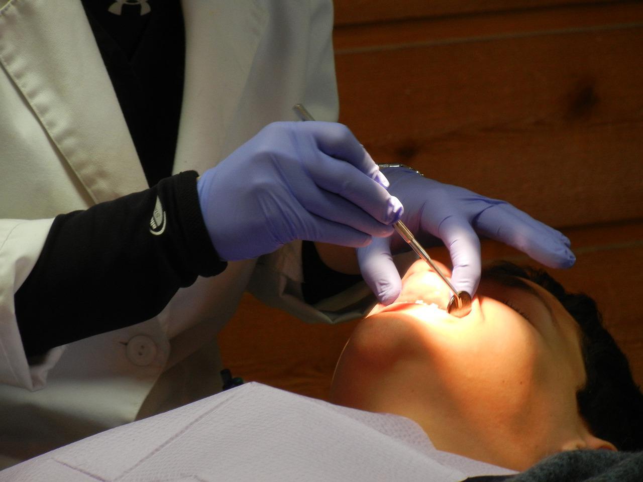 Copertina per Abusivi in uno studio dentistico, due denunciati in provincia di Gorizia