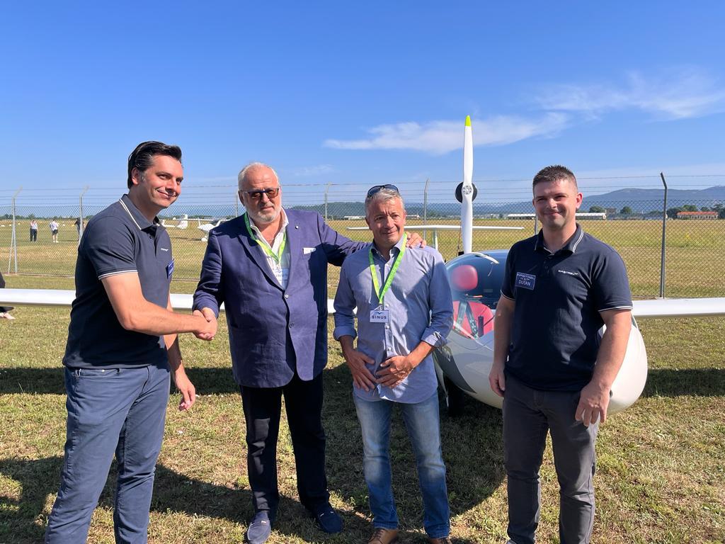 Copertina per Oltre mille visitatori per aerei elettrici e droni, ora la Pipistrel assume a Gorizia