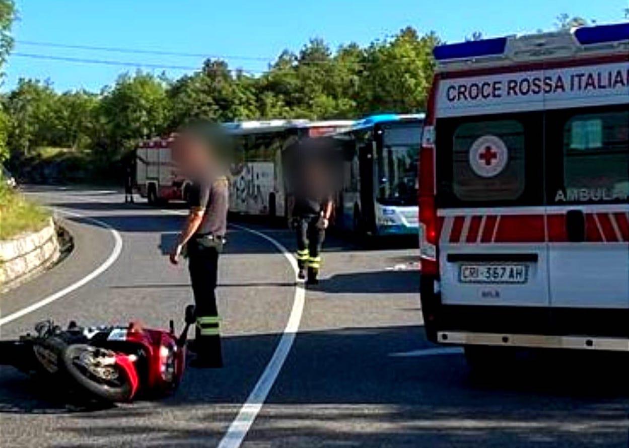 Immagine per Scontro auto-moto sulla statale a Duino, centauro ferito in ospedale