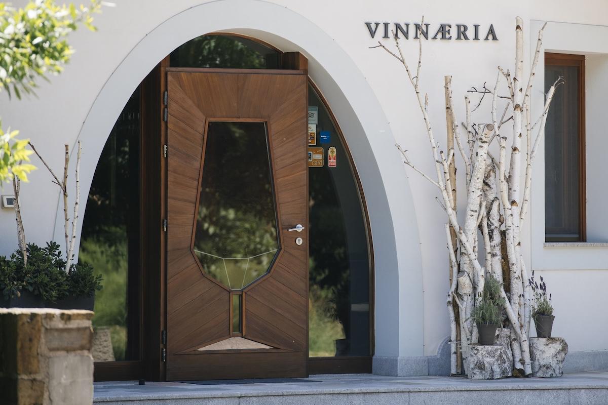 Immagine per Calici di rosè alla Vinnaeria di Simonit&Sirch, ecco le degustazioni a Capriva