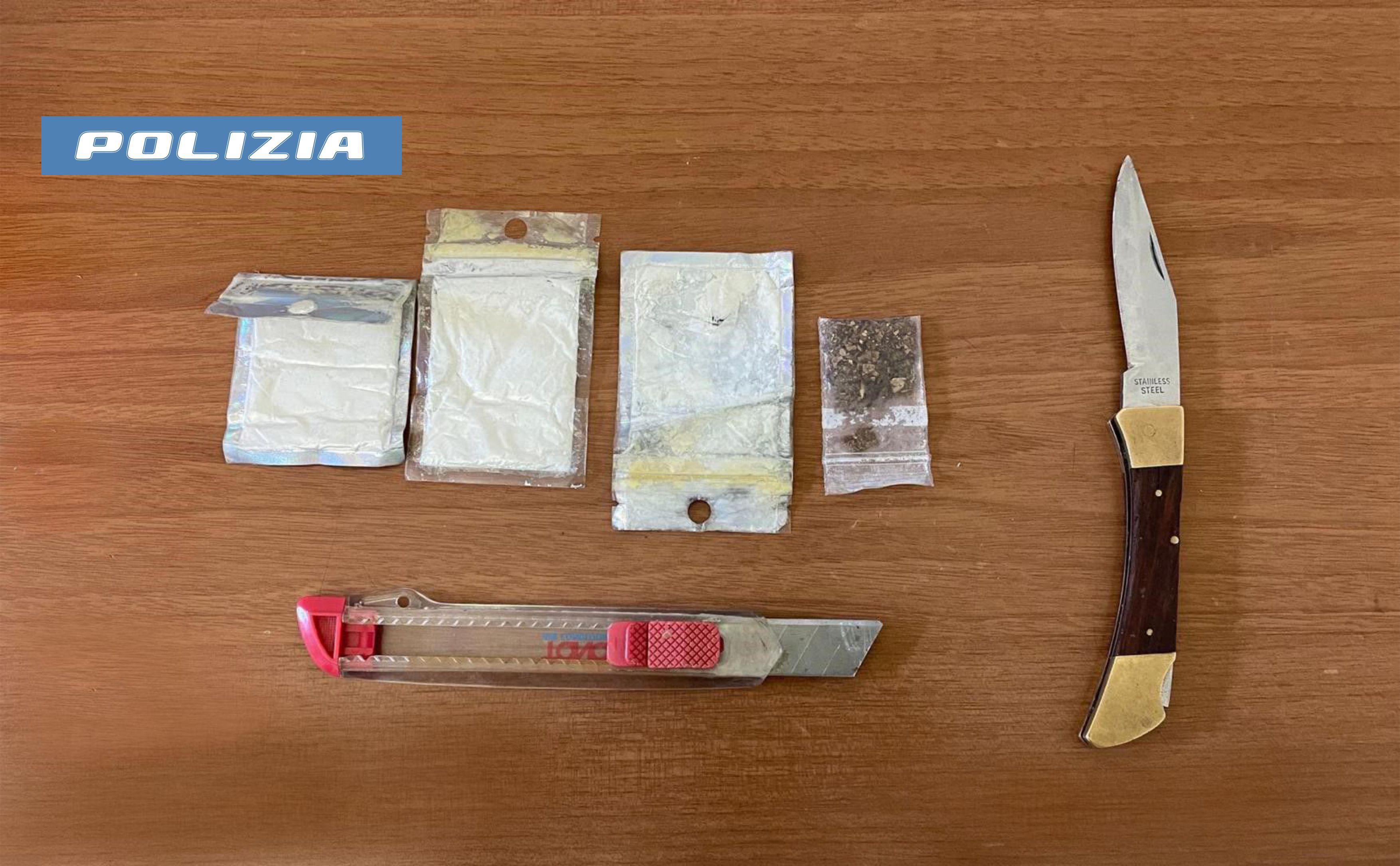 Immagine per Lame, anfetamine e hashish nascosti nello zaino: scoperto trentenne a Gorizia
