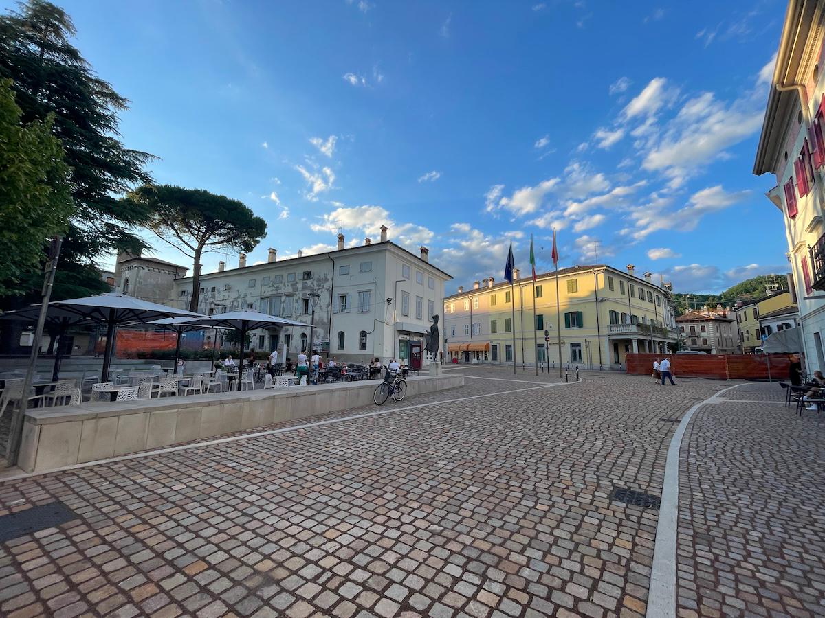 Copertina per Piazza Liberta riapre ai pedoni, cambia sede il mercato del venerdì a Cormons