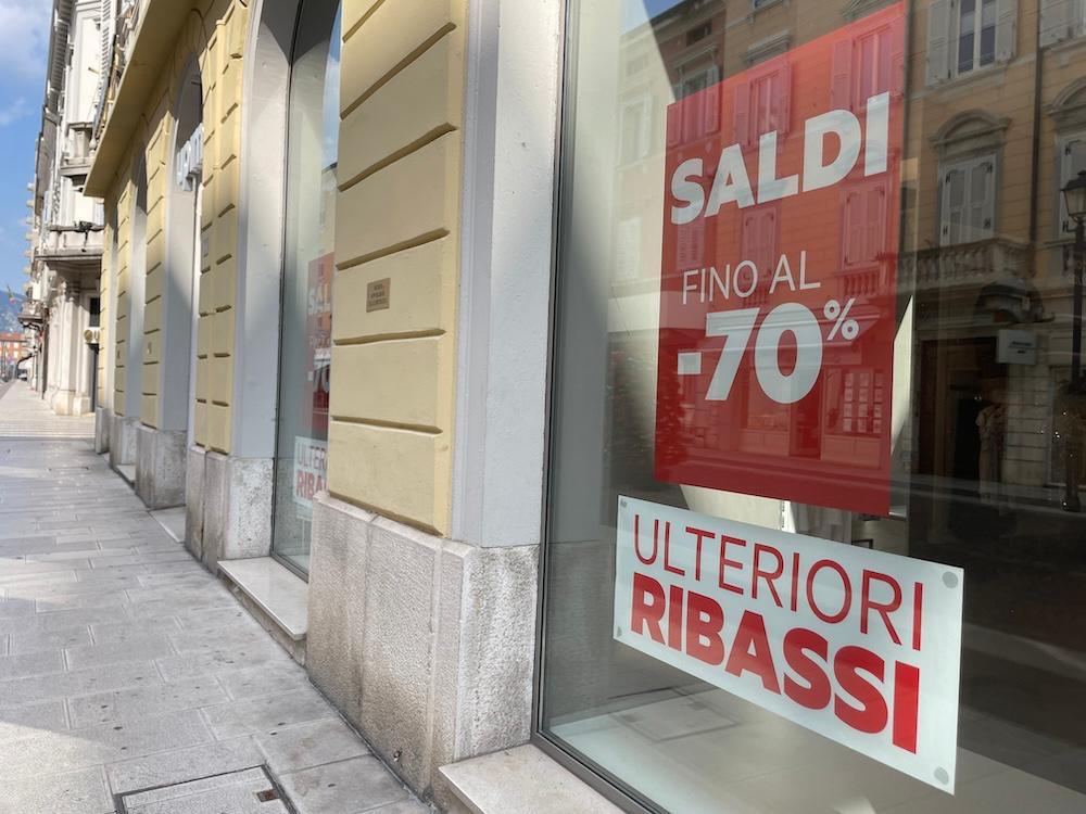 Copertina per Commercianti pronti ai saldi dopo una stagione difficile, le offerte a Gorizia