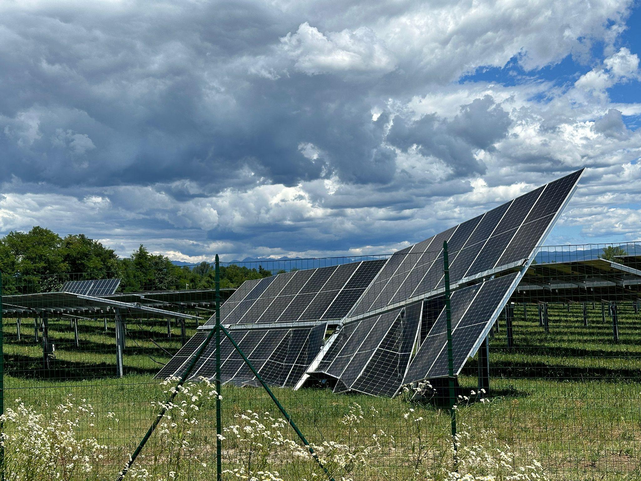 Copertina per La furia del vento colpisce capannoni e pannelli fotovoltaici, i danni a Gradisca