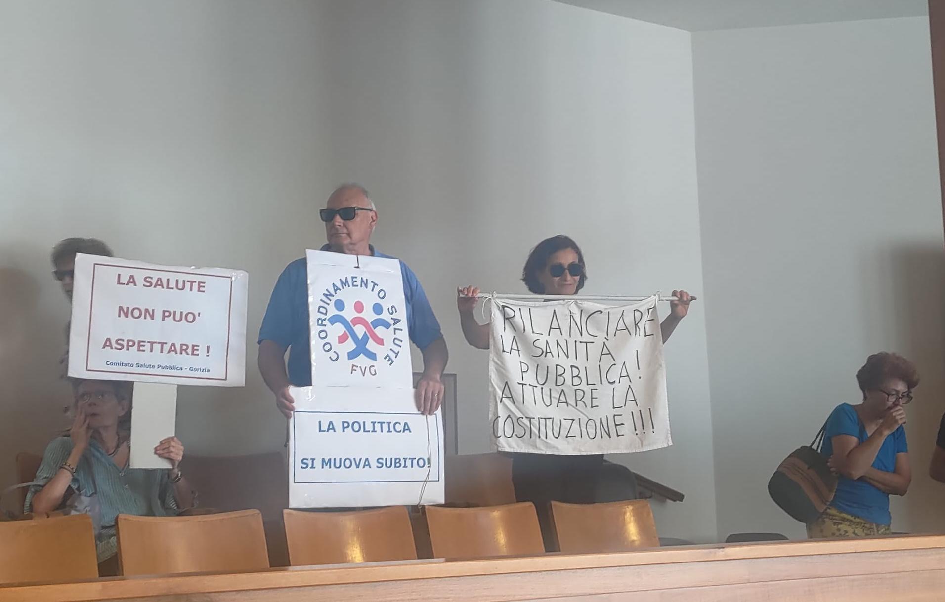 Copertina per La protesta sulla sanità ritorna in Aula a Gorizia, passa lo scioglimento del Cisi
