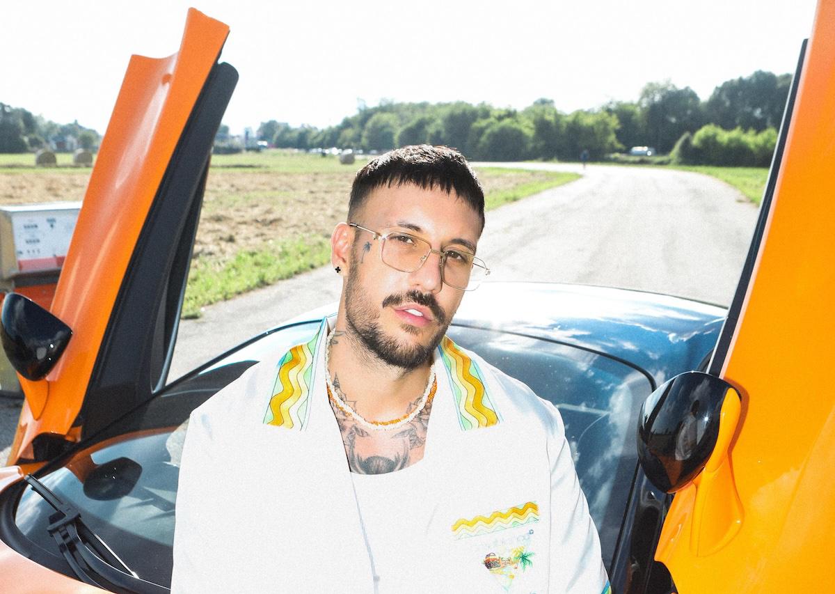 Copertina per Certe notti al Base Club Experience, il rapper Fred De Palma ospite a Sistiana