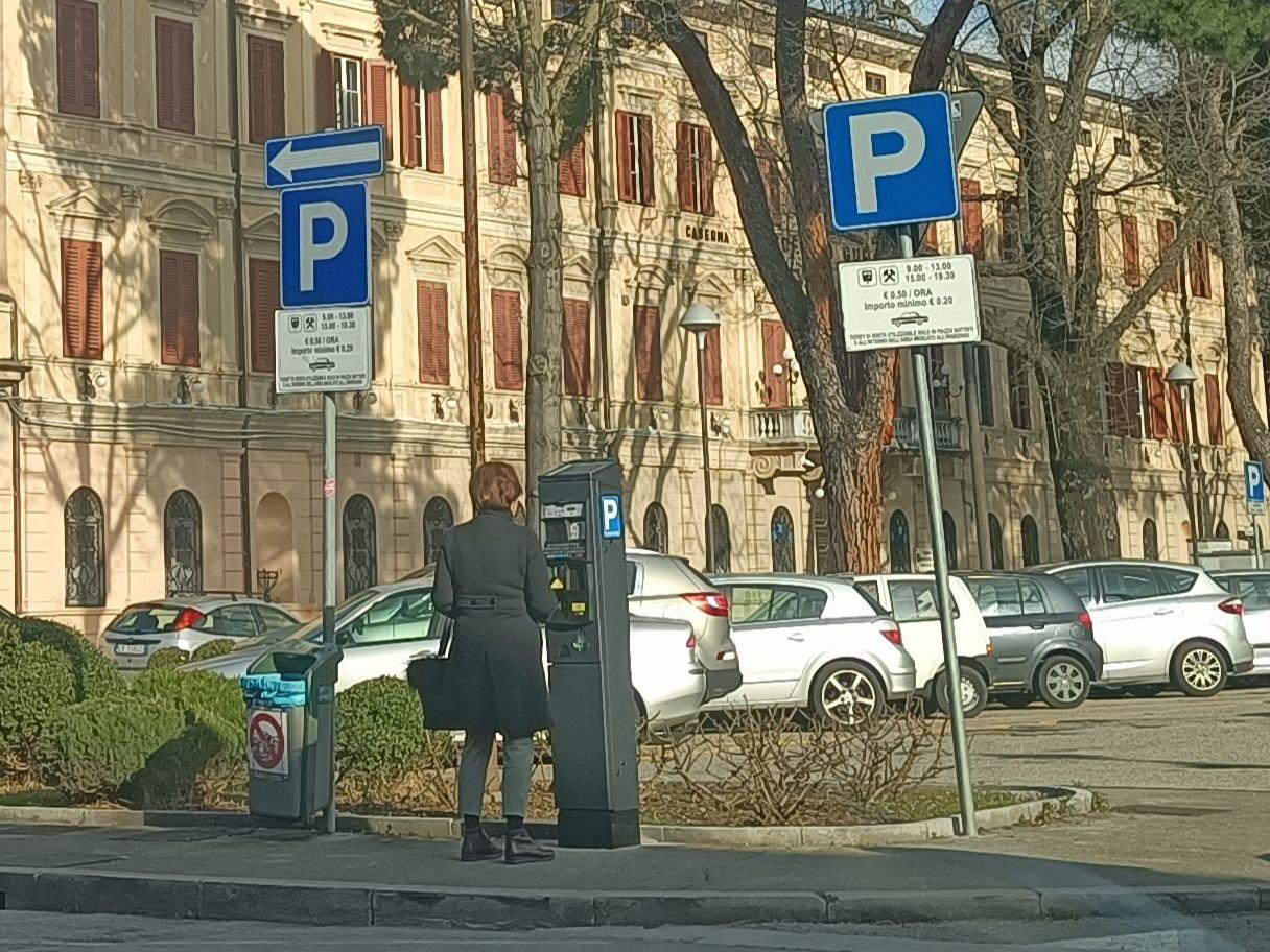 Copertina per La gestione dei parcheggi a Gorizia, idee e critiche nel dibattito in Consiglio comunale
