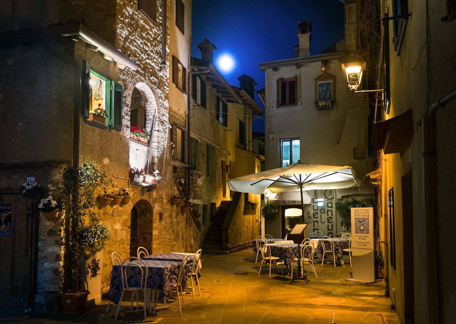 Immagine per Sale la febbre rosa a Grado, le calli si vestono con la poesia di Biagio Marin