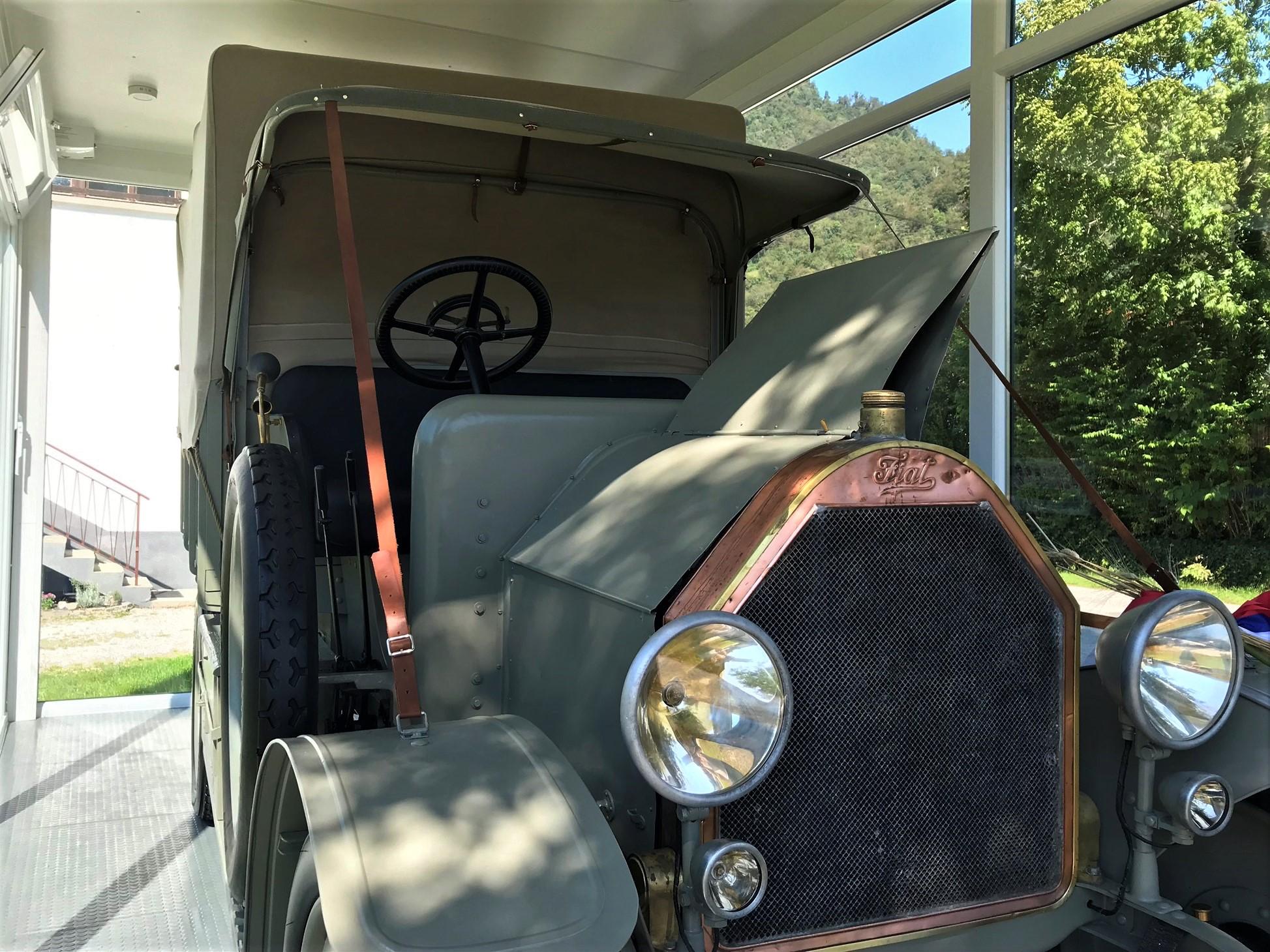 Immagine per Colori e murales rinnovano il confine, a Nova Gorica sfilerà la jeep di Cadorna