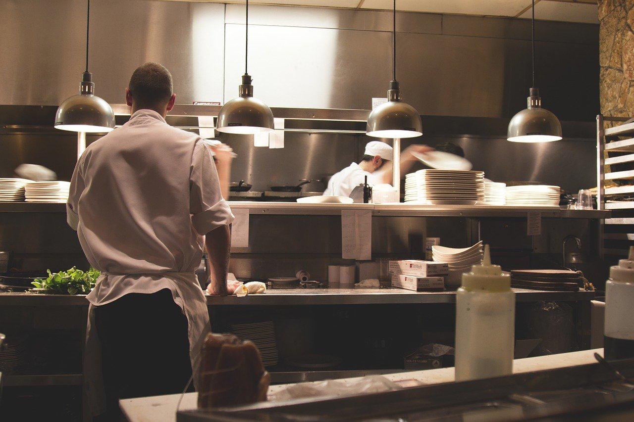 Copertina per Nuove sfide in cucina tra chef al Tiare di Villesse, una webserie con ricchi premi