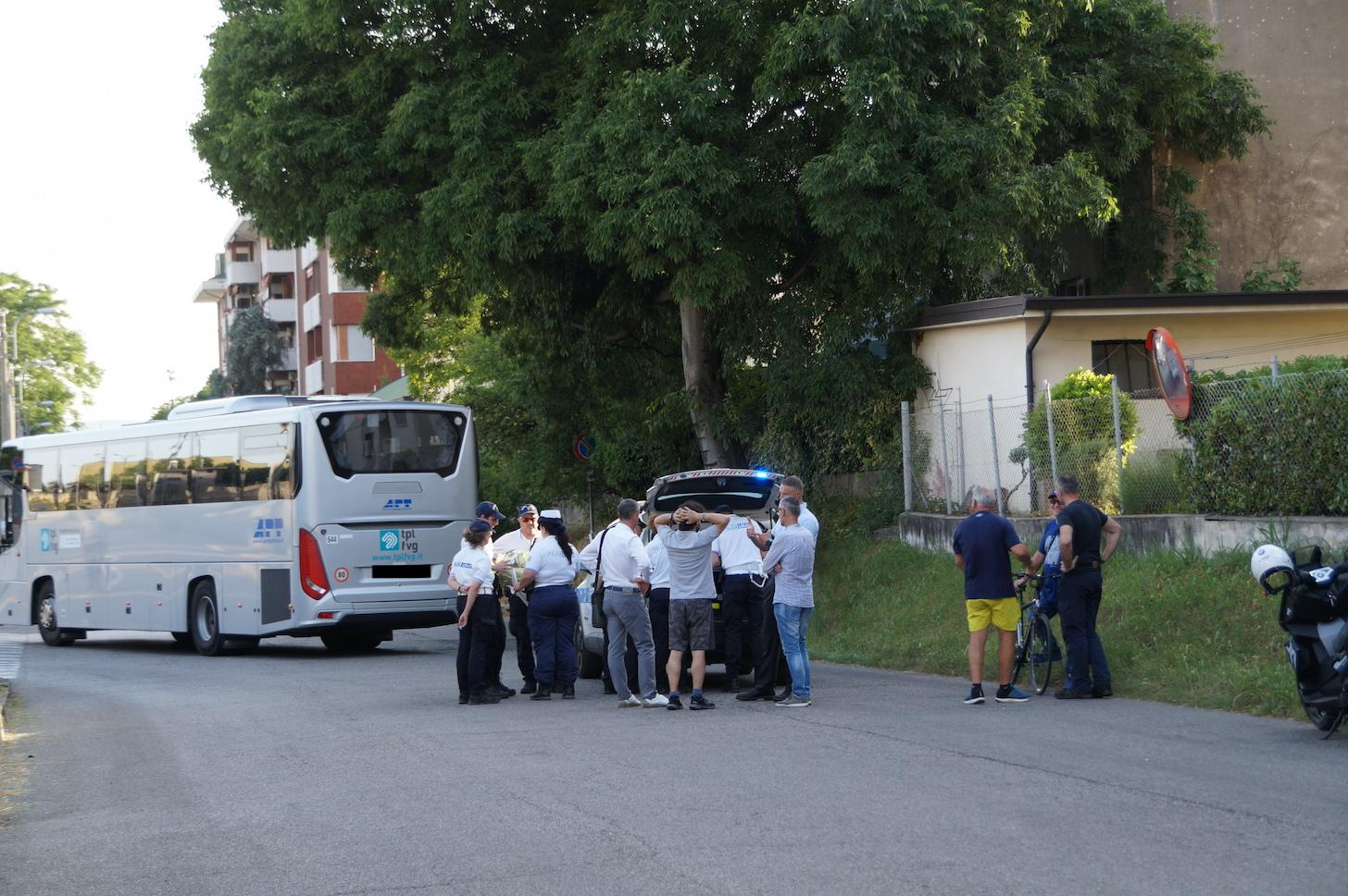 Immagine per Scontro tra corriera e moto in via Duca d'Aosta, ferito un anziano a Gorizia