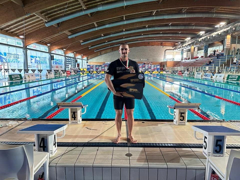 Francesco Ippolito oro e record del mondo, festa alla Gorizia Nuoto