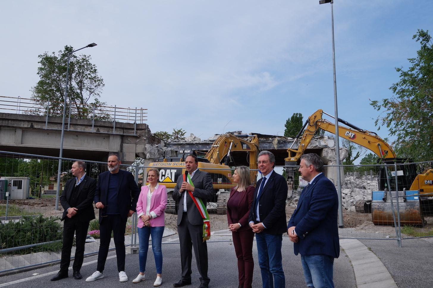 Copertina per Festa di addio all'Ecomostro, «ora nuovo ingresso in città a Cormons»