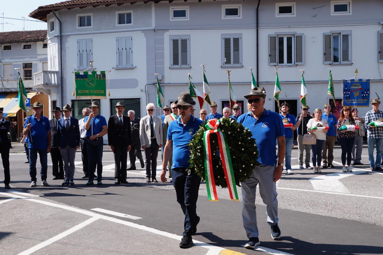 Immagine per Fiume di penne nere a Lucinico, grande festa con musica e bandiere