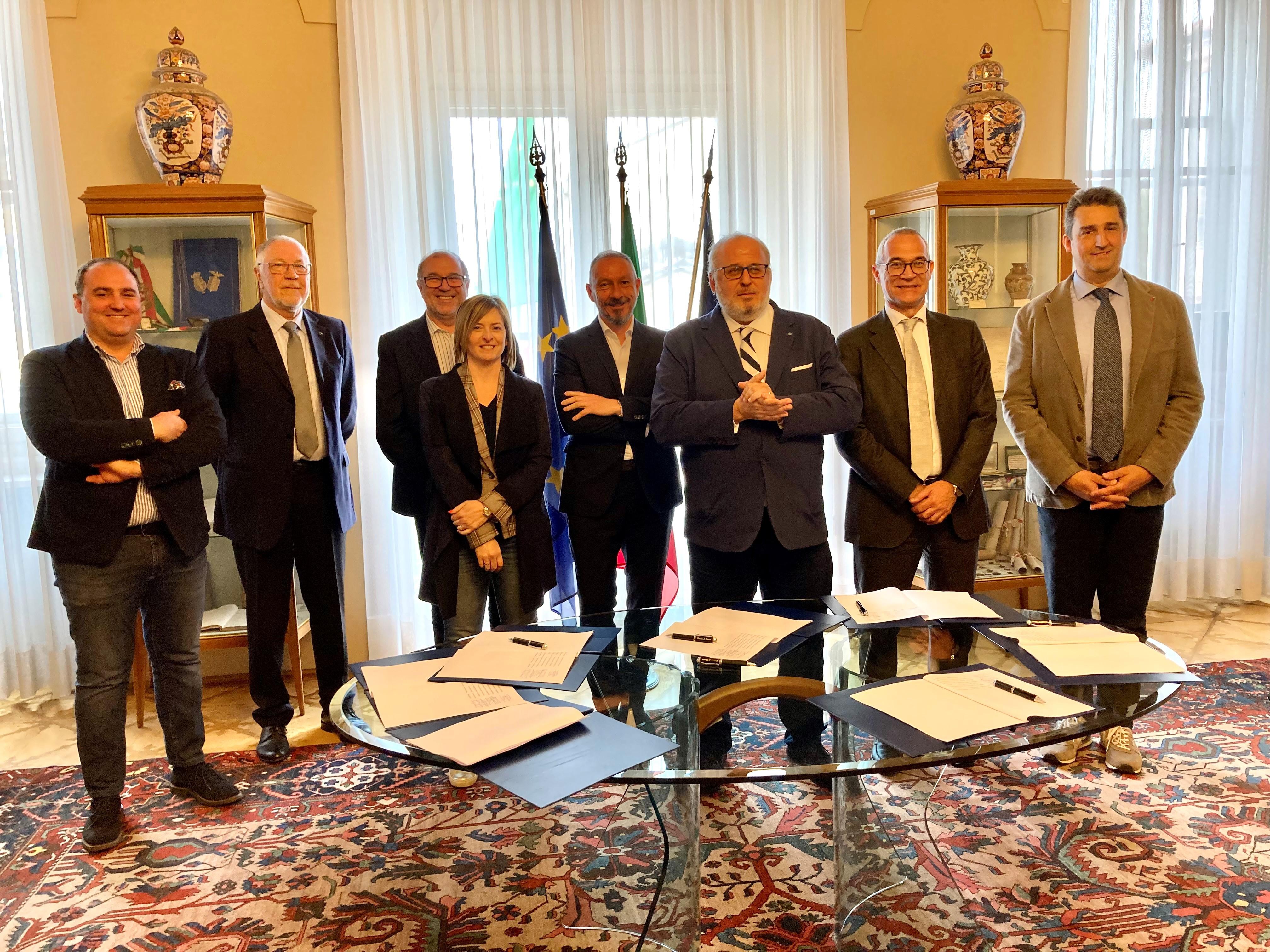 Copertina per Gorizia disegna il suo Distretto commercio, opere da oltre un milione