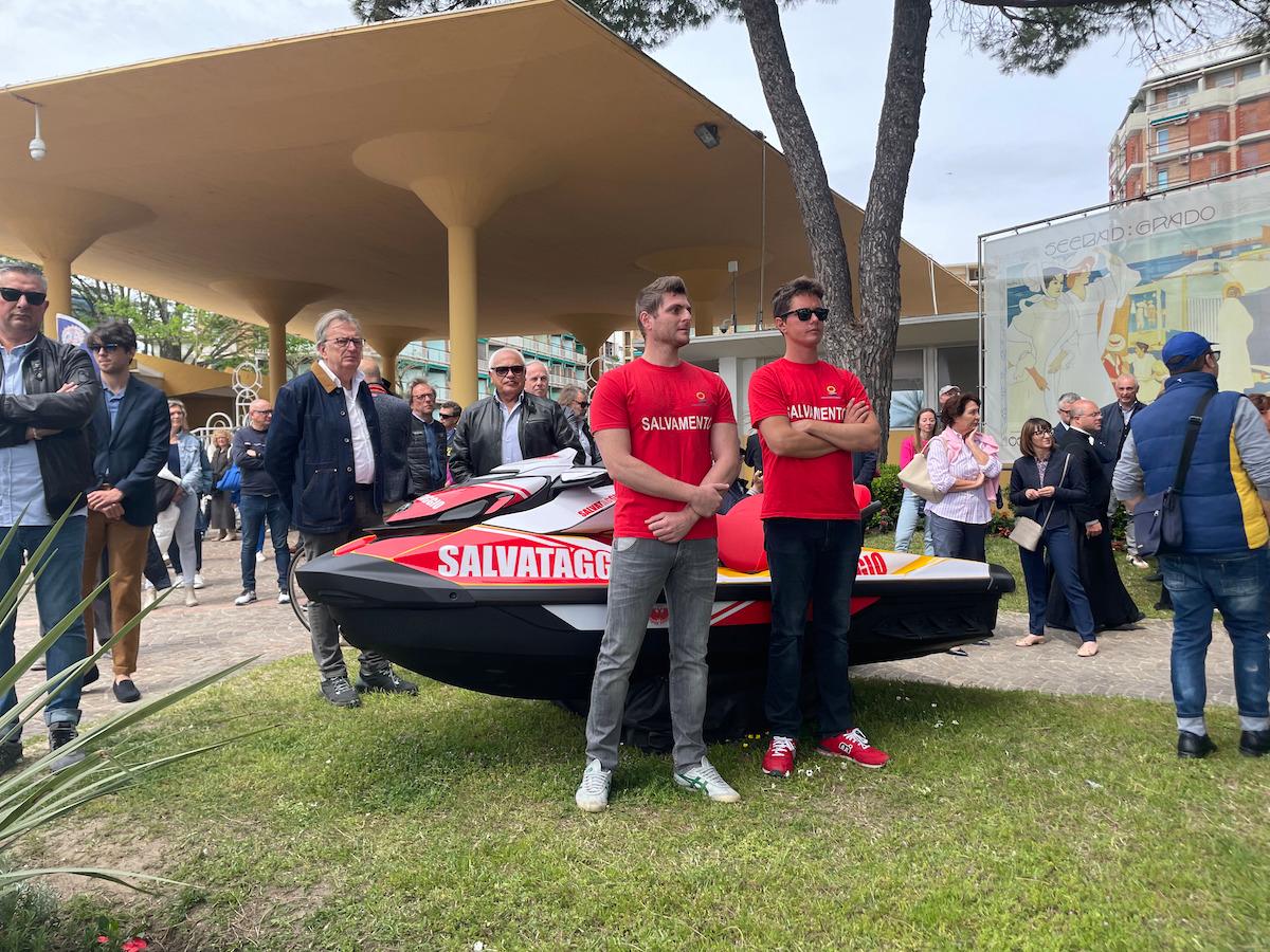 Copertina per Musica, moto d'acqua e prenotazioni online: parte la stagione di Grado