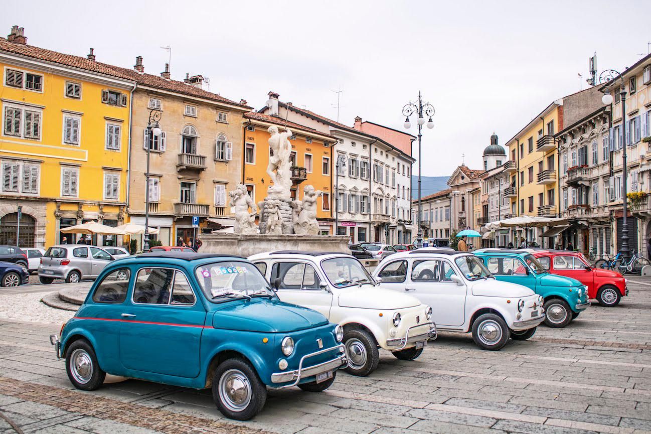 Immagine per Le iconiche Fiat 500 ritornano Gorizia, raduno in piazza Vittoria