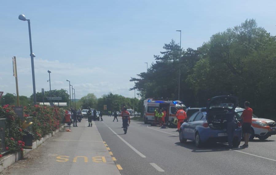 Immagine per Grosso incidente auto-moto sulla statale a Duino, ferito elitrasportato