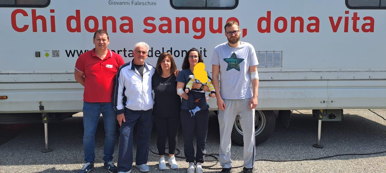 Immagine per La famiglia Tofful dona sull'autoemoteca, doppia festa a Mariano