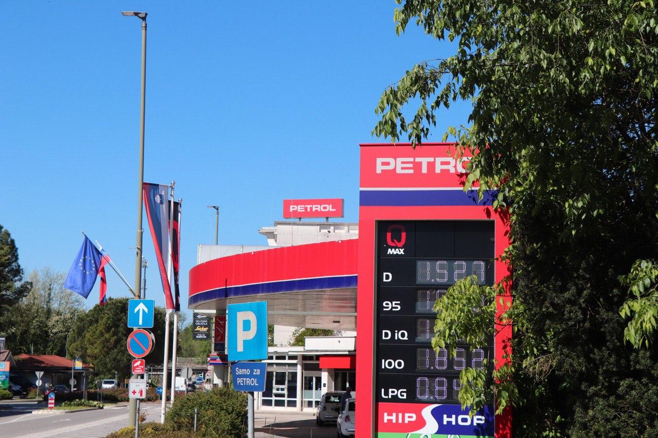 Immagine per Carburante in Slovenia, cala il prezzo per fare il pieno di benzina e diesel