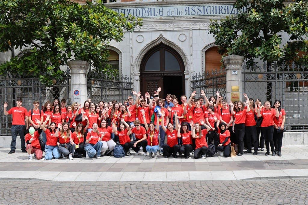 Immagine per L'esercito delle magliette rosse di èStoria, le storie dei ragazzi impegnati a Gorizia
