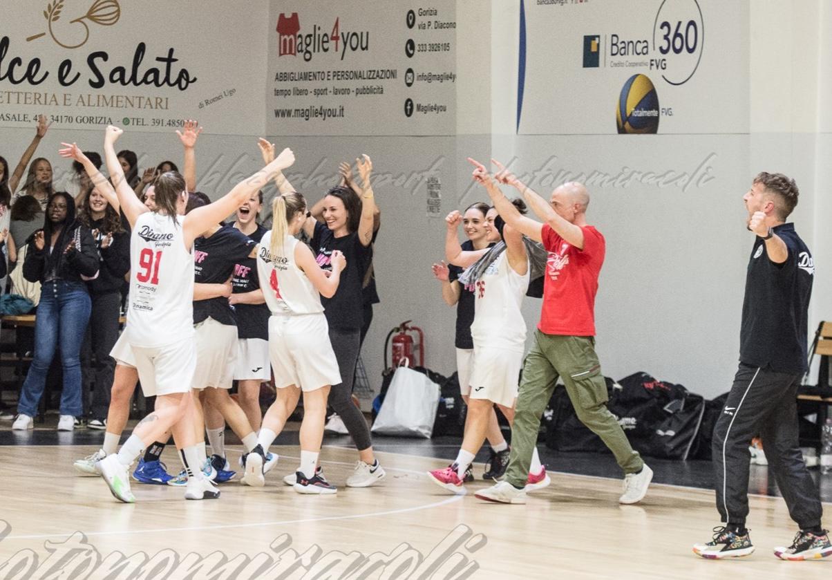 Immagine per La Dinamo conquista la serie B rosa, ora il sogno dei ragazzi a Gorizia