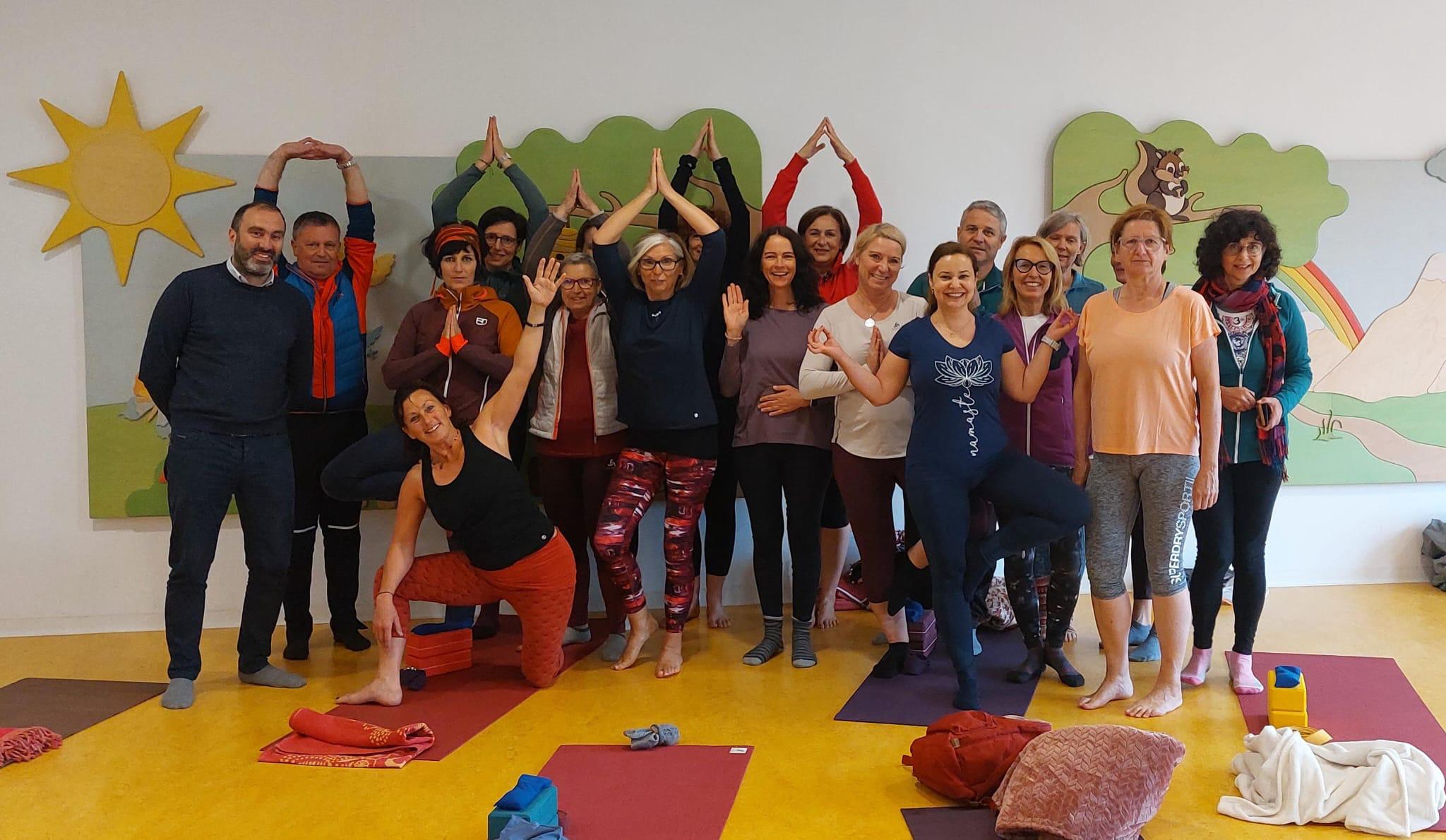 Immagine per Fare yoga tra vigneti e laghi, 30 persone scoprono Capriva dalla Carinzia