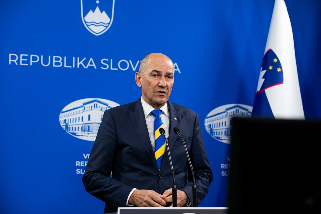 Immagine per Il premier della Slovenia in visita a Kiev: «La vostra battaglia è la nostra»
