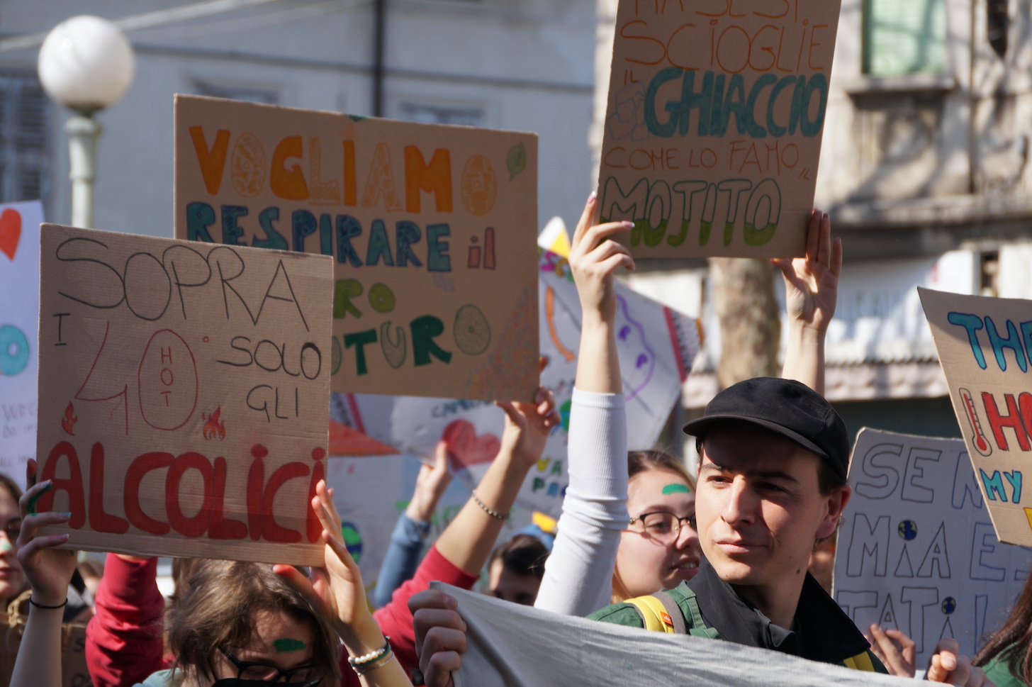 Immagine per «Non stiamo respirando e a nessuno importa», la denuncia dei ragazzi