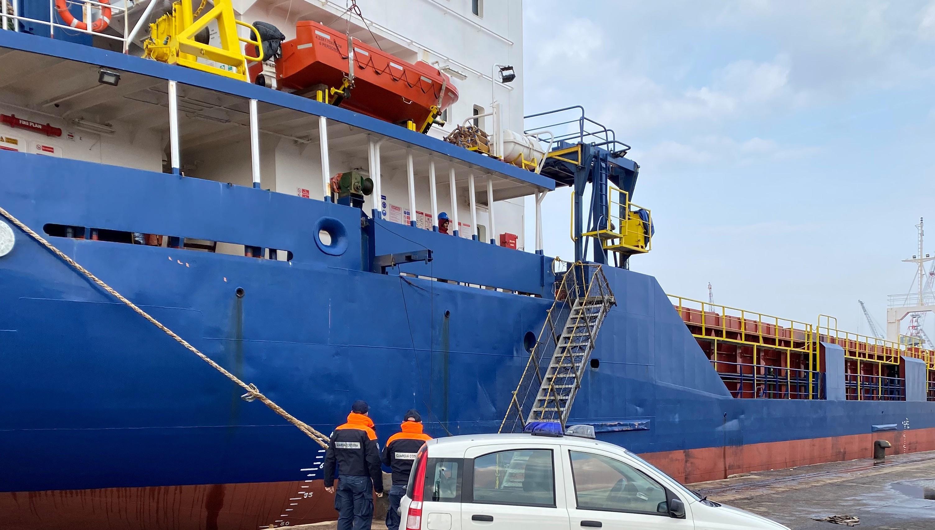 Immagine per Nave bloccata in porto a Monfalcone dopo 11 ore di controlli: le irregolarità