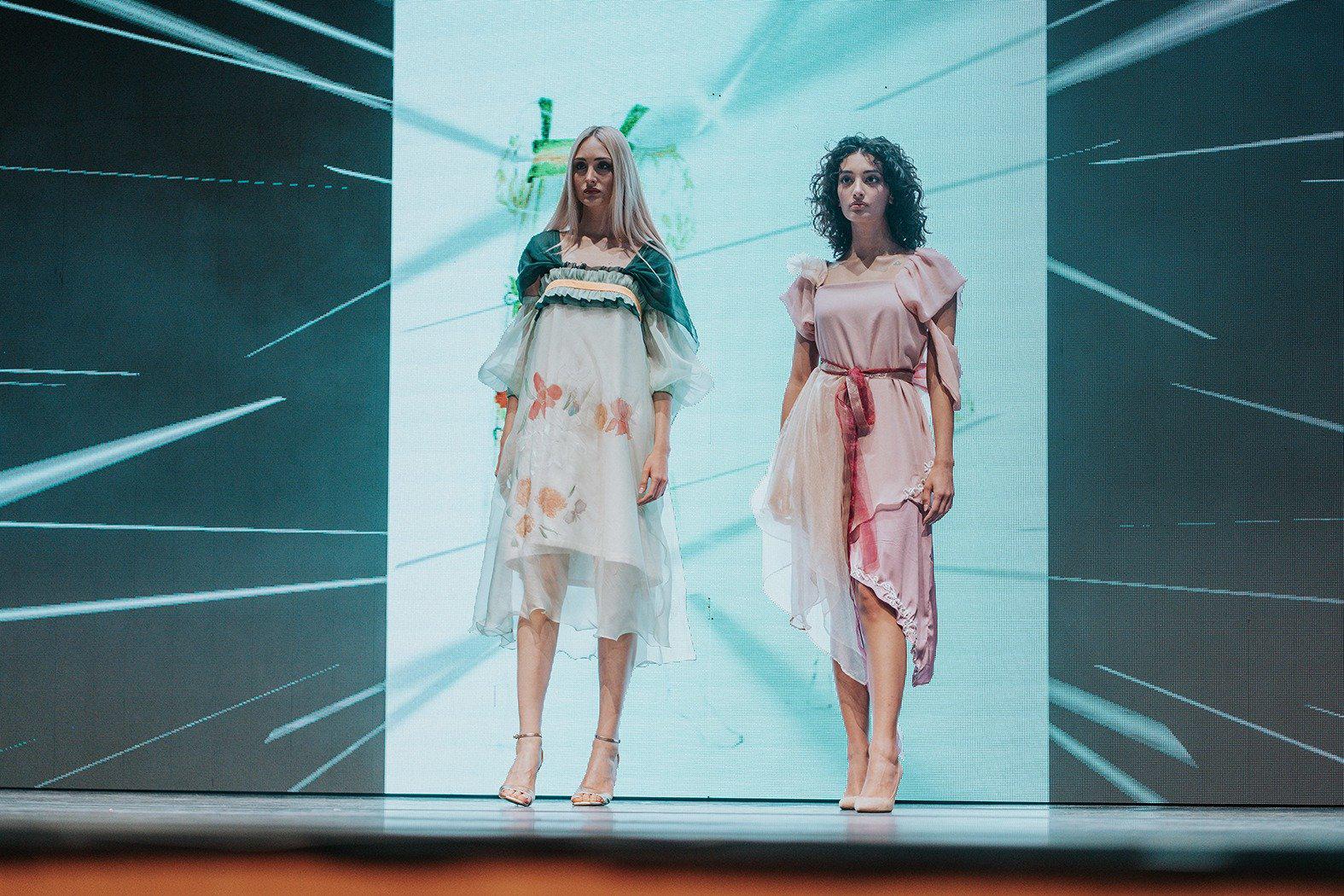 Copertina per Erica e Alice volano dal Fabiani di Gorizia al Moda Movie di Cosenza