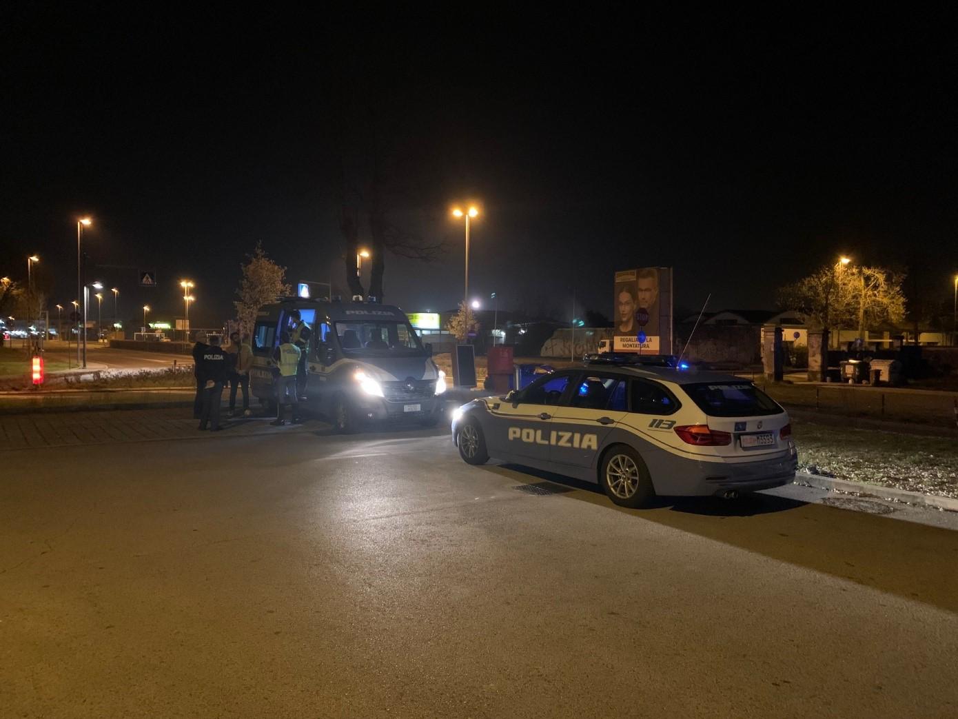 Copertina per Alcoltest sulle strade di Gorizia, ritirate 4 patenti dalla polizia