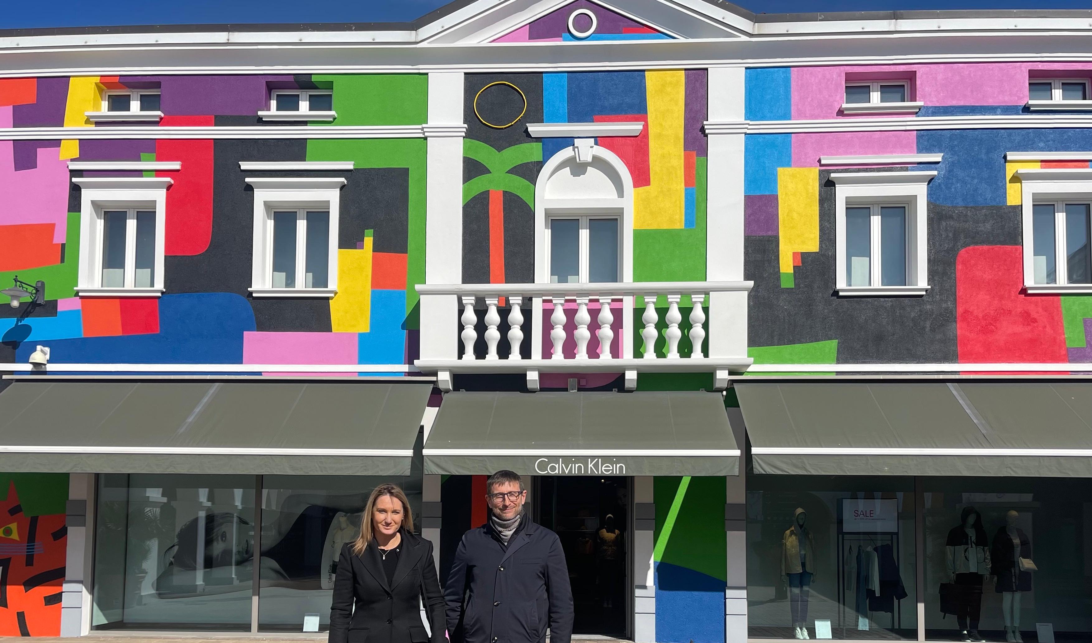 Copertina per Aiello, opere a cielo aperto sulle pareti dell'Outlet con la stree art
