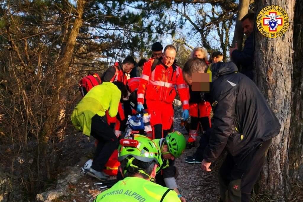 Copertina per Donna colpita da shock anafilattico sul sentiero Rilke, paura a Duino