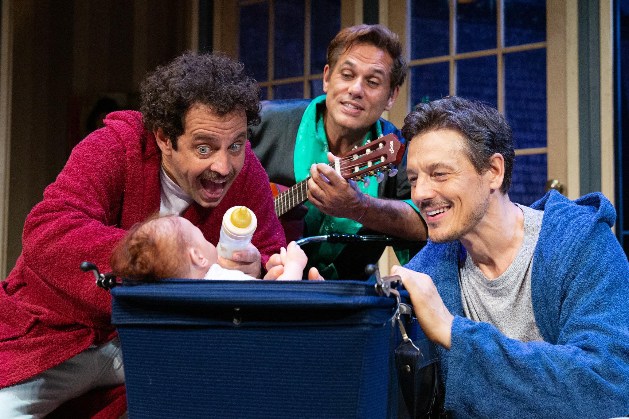 Copertina per Tre uomini e una culla al Teatro Verdi di Gorizia, commedia sull'essere papà