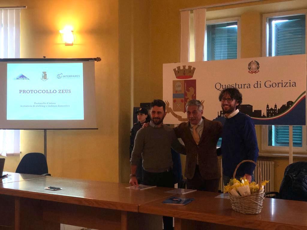 Copertina per Basta uomini violenti, nuovo accordo a Gorizia per difendere le donne