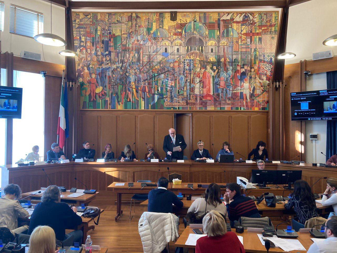 Immagine per Le scintille in Aula sulla corsa di Gorizia 2025, «non c'è nessun ritardo»