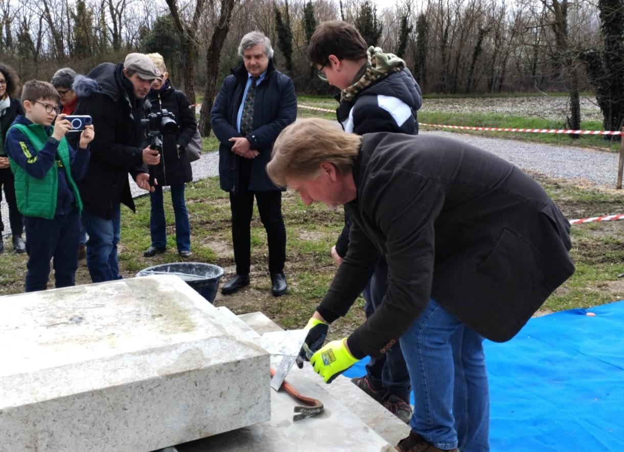 Cartoline, monete e storia: la capsula del tempo a Villesse omaggia Napoleone