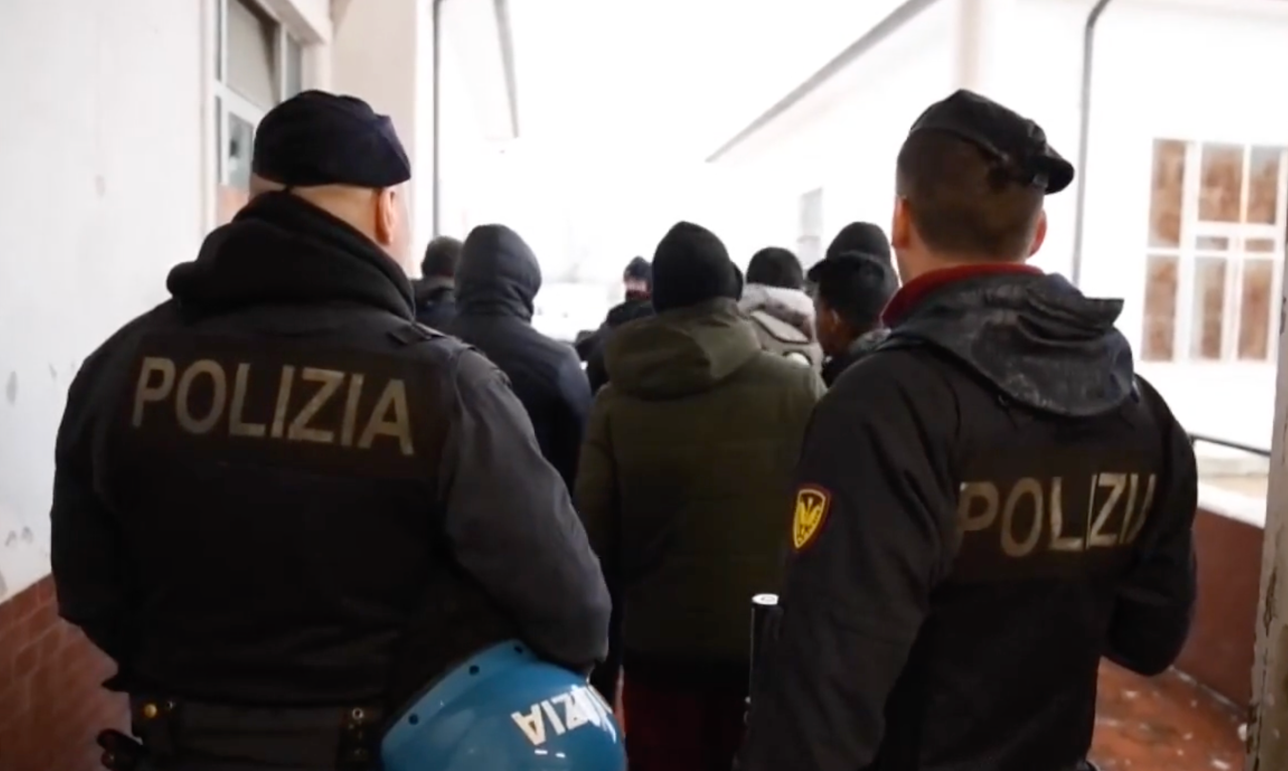 Copertina per Migranti, criminalità e traffico di cani: i controlli al confine di Gorizia