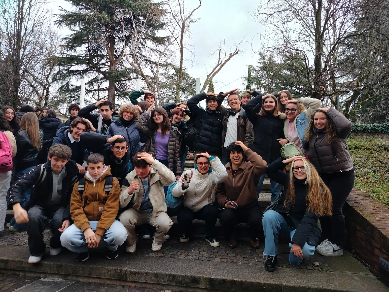 Immagine per Gorizia, gli studenti del liceo classico Aligheri in finale alle Olimpiadi del talento