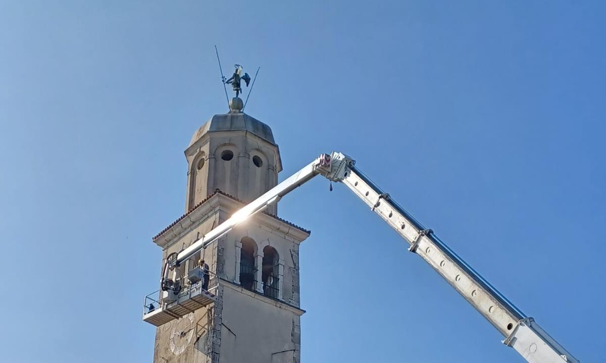 Immagine per Erano ferme da anni, tornano a girare le lancette del campanile di Chiopris