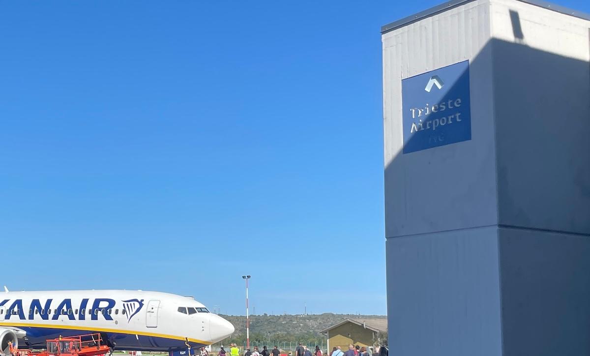 Copertina per Ronchi-Linate in aereo a 39 euro, Sinistra italiana: «Dannoso per l'ambiente»